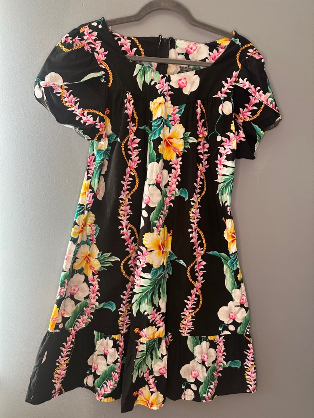 Royal Creations Hawaii Hawaiian Dress Medium Black colorful Hibiscus Floral